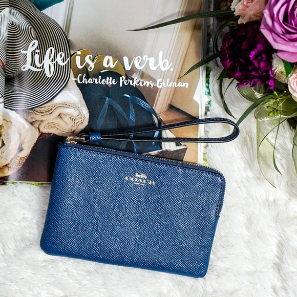 Coach Handbags - NEW //Coach Crossgrain Leather Corner Zip Wristlet